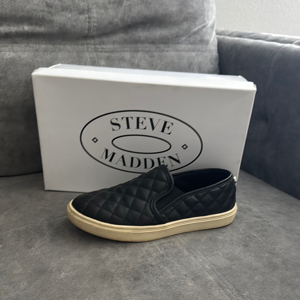 Steve Madden Black and Cream Loafers Slip-Ons